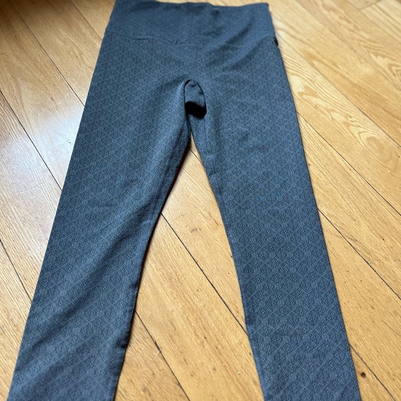 Women’s Leggings Bundle Size Small Dark Colors - Picture 6 of 6